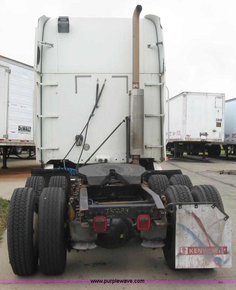 image for item 2170 2001 Freightliner Columbia semi truck