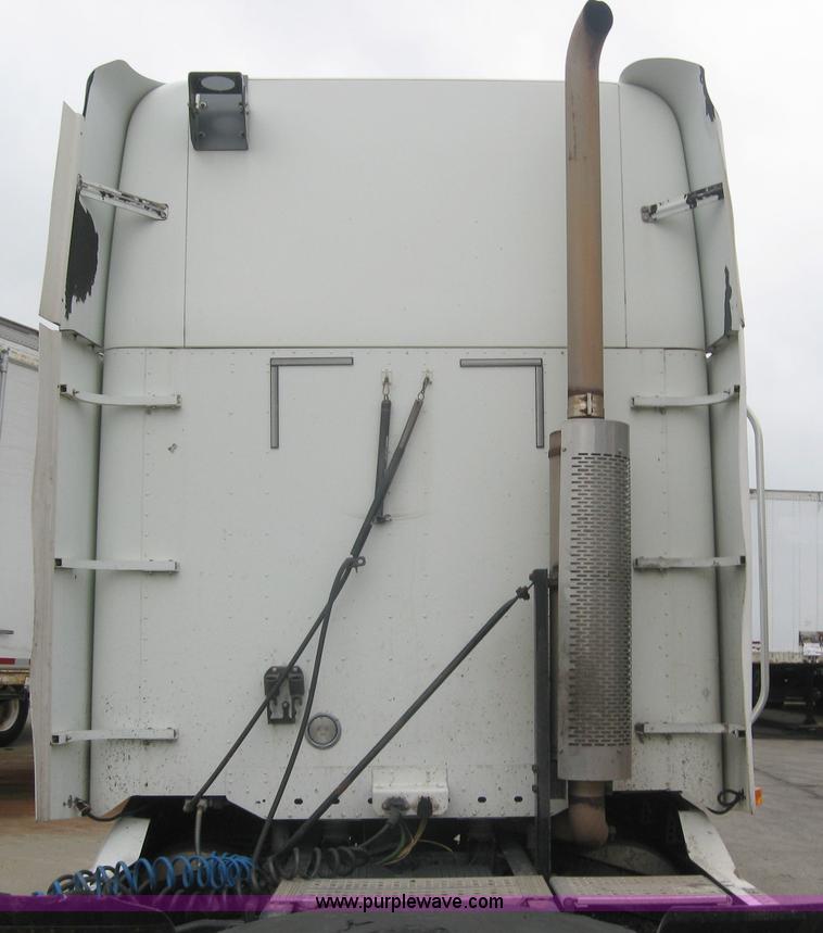 image for item 2170 2001 Freightliner Columbia semi truck