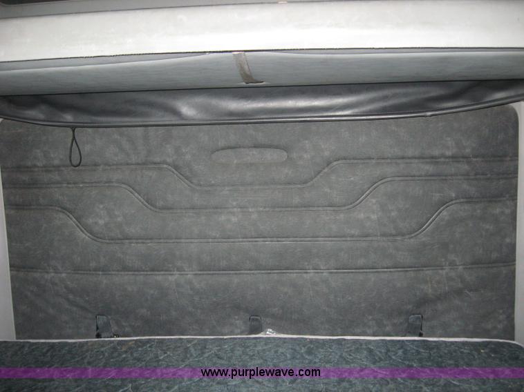 image for item 2170 2001 Freightliner Columbia semi truck