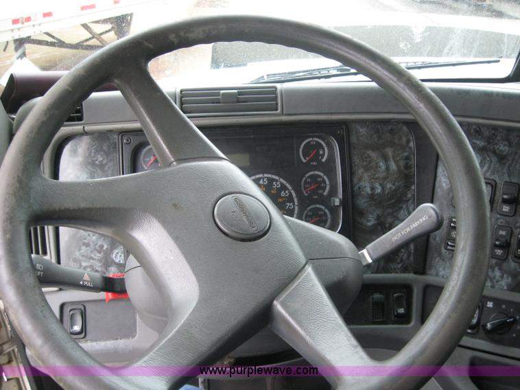 image for item 2170 2001 Freightliner Columbia semi truck