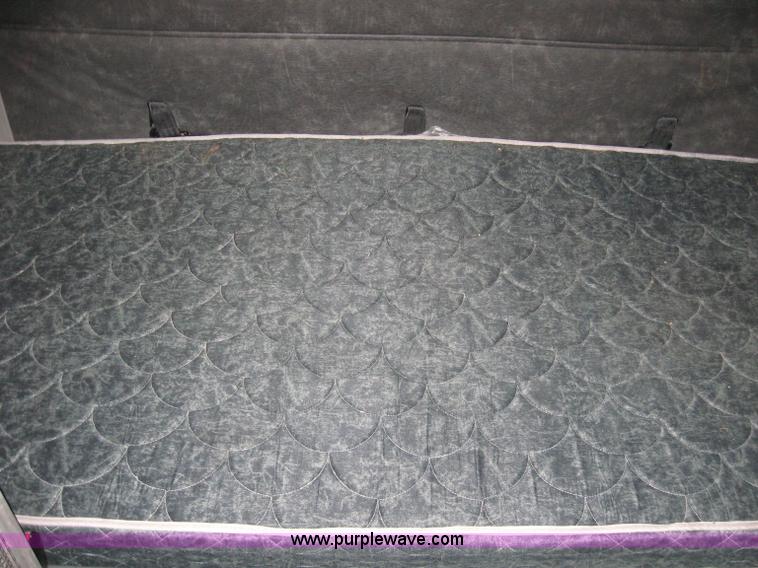 image for item 2170 2001 Freightliner Columbia semi truck