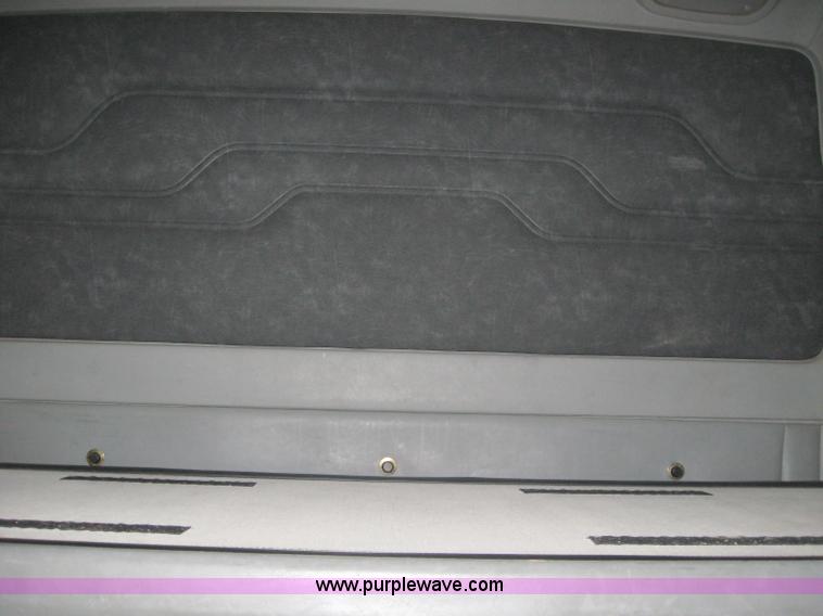 image for item 2170 2001 Freightliner Columbia semi truck