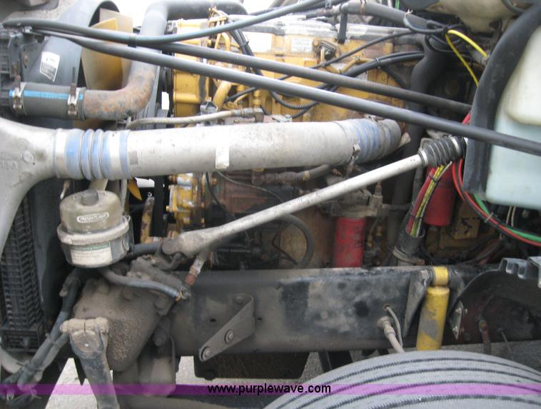 image for item 2170 2001 Freightliner Columbia semi truck