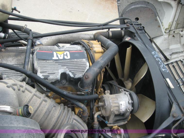 image for item 2170 2001 Freightliner Columbia semi truck