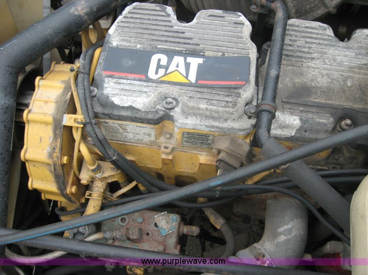 image for item 2170 2001 Freightliner Columbia semi truck