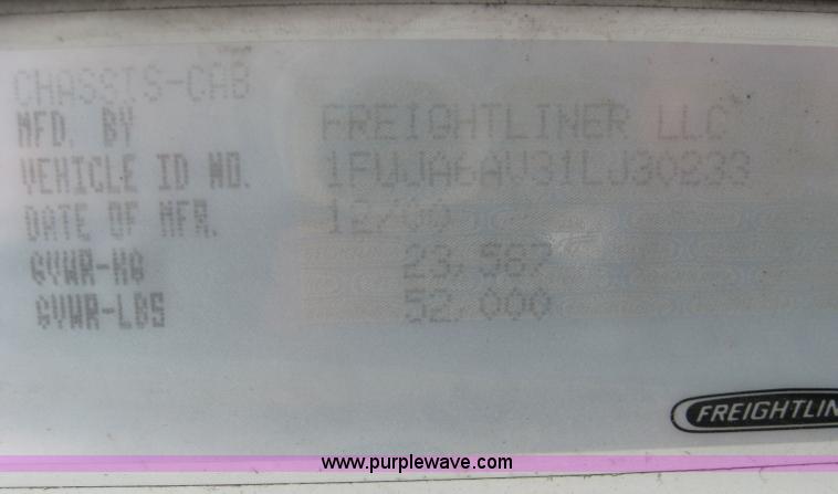 image for item 2170 2001 Freightliner Columbia semi truck