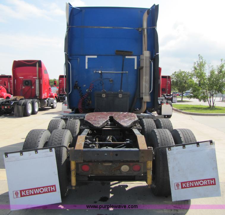 image for item 3518 2000 International 9400i Eagle semi truck