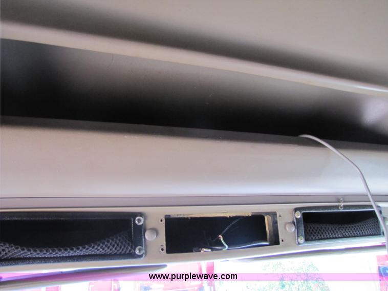 image for item 3518 2000 International 9400i Eagle semi truck