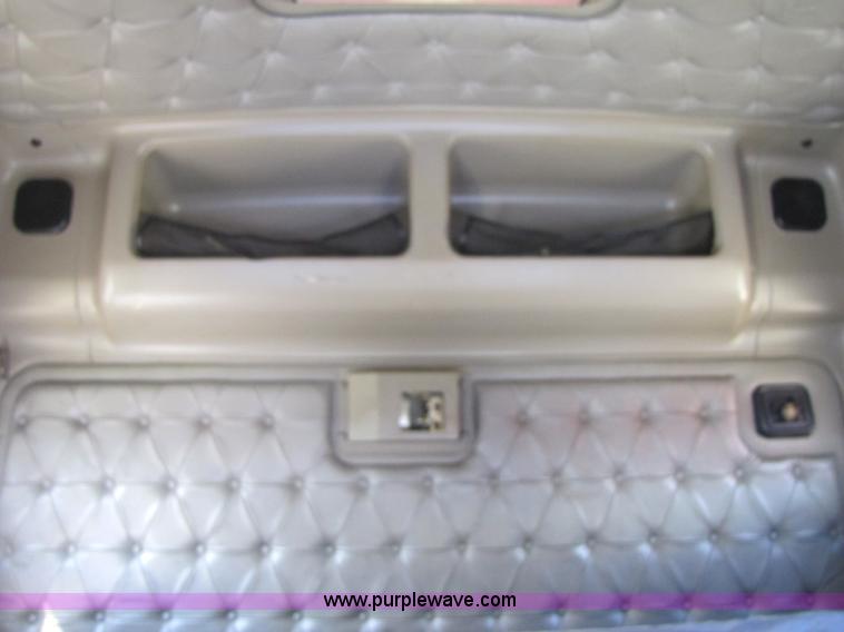 image for item 3518 2000 International 9400i Eagle semi truck