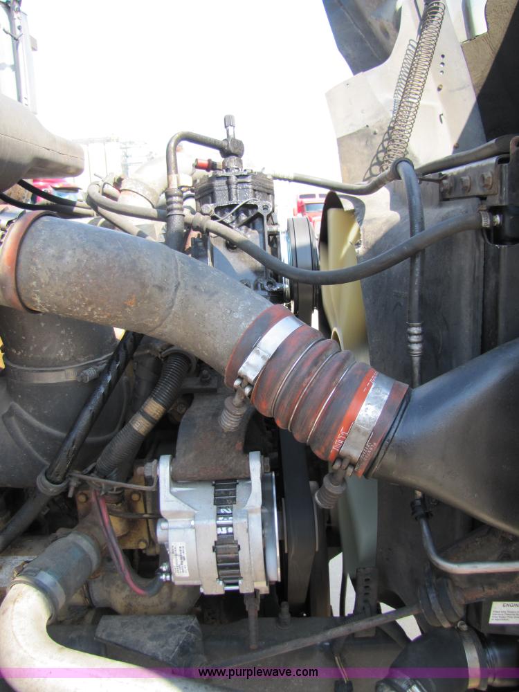 image for item 3518 2000 International 9400i Eagle semi truck