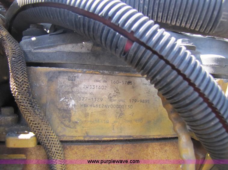 image for item 3518 2000 International 9400i Eagle semi truck