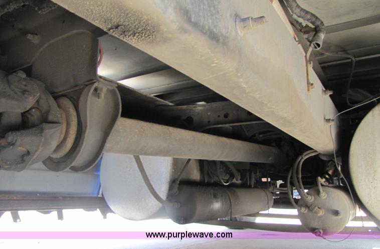 image for item 3518 2000 International 9400i Eagle semi truck