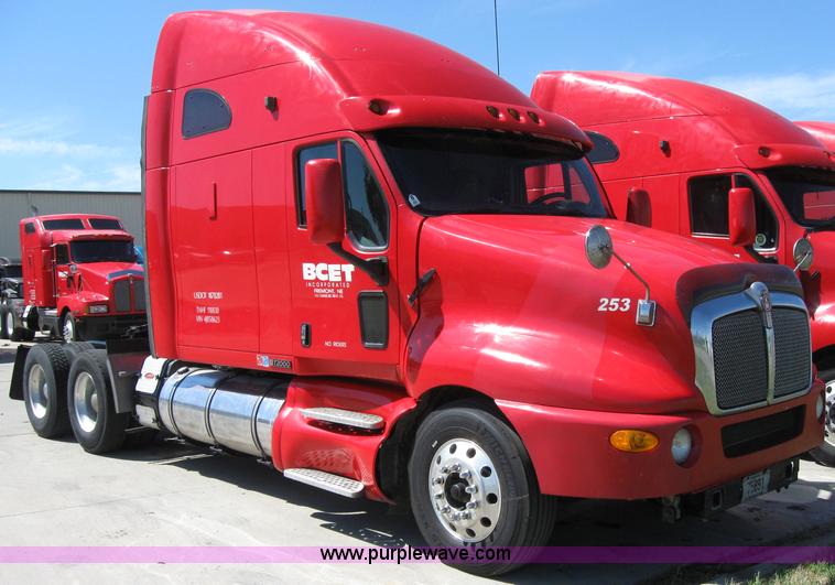 image for item 5027 2004 Kenworth T2000 semi truck