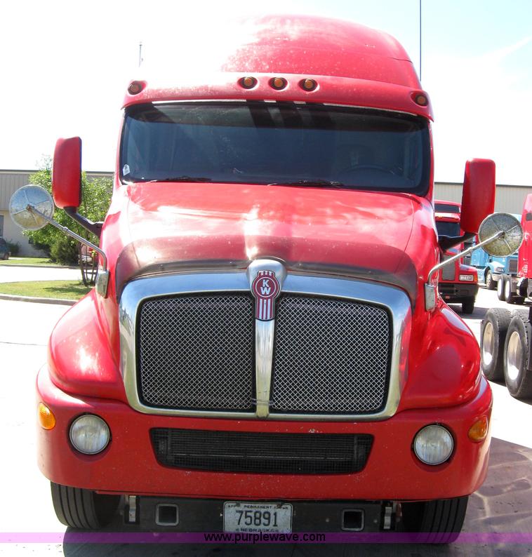 image for item 5027 2004 Kenworth T2000 semi truck