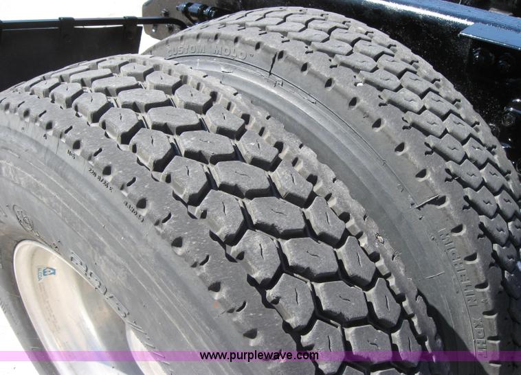 image for item 5027 2004 Kenworth T2000 semi truck