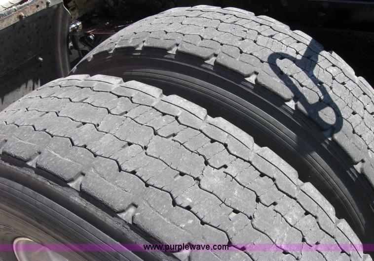 image for item 5027 2004 Kenworth T2000 semi truck