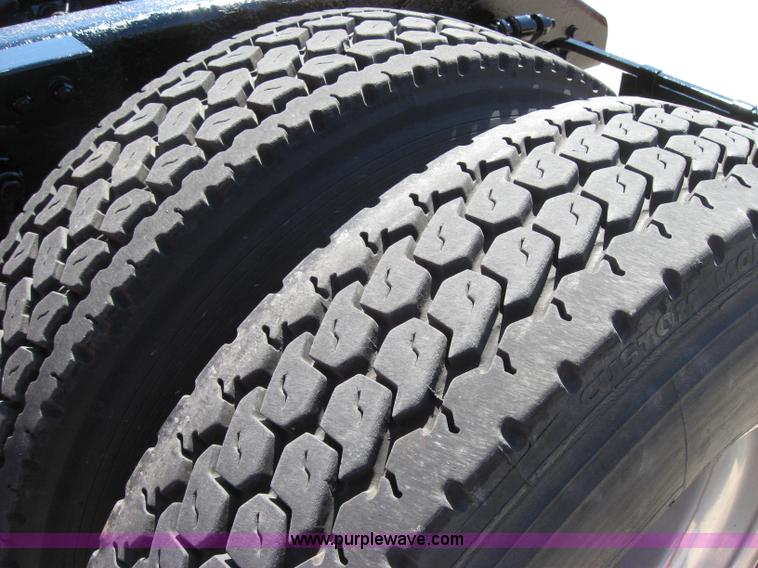 image for item 5027 2004 Kenworth T2000 semi truck