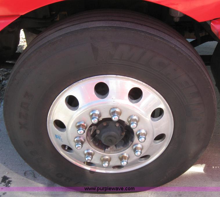 image for item 5027 2004 Kenworth T2000 semi truck