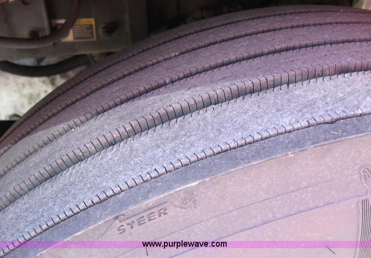 image for item 5027 2004 Kenworth T2000 semi truck