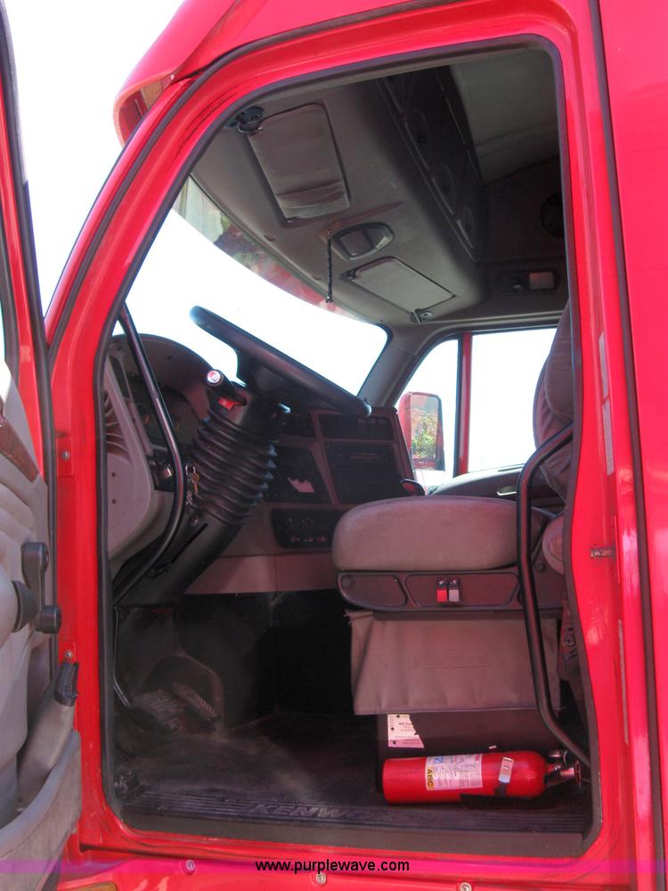 image for item 5027 2004 Kenworth T2000 semi truck