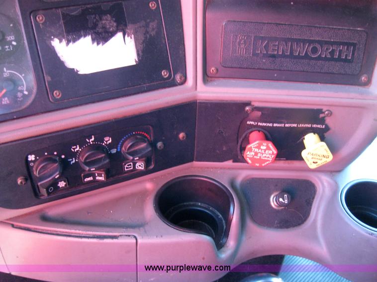 image for item 5027 2004 Kenworth T2000 semi truck