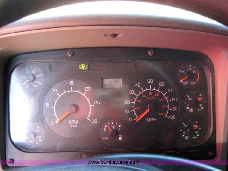 image for item 5027 2004 Kenworth T2000 semi truck