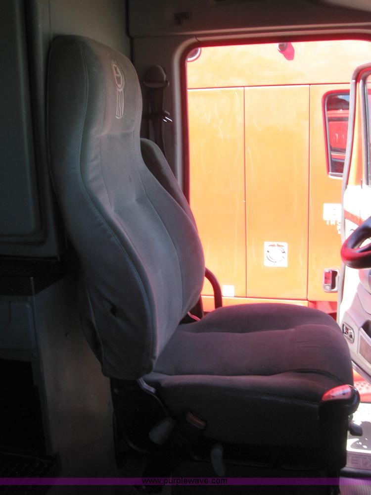 image for item 5027 2004 Kenworth T2000 semi truck