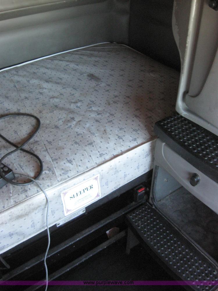 image for item 5027 2004 Kenworth T2000 semi truck