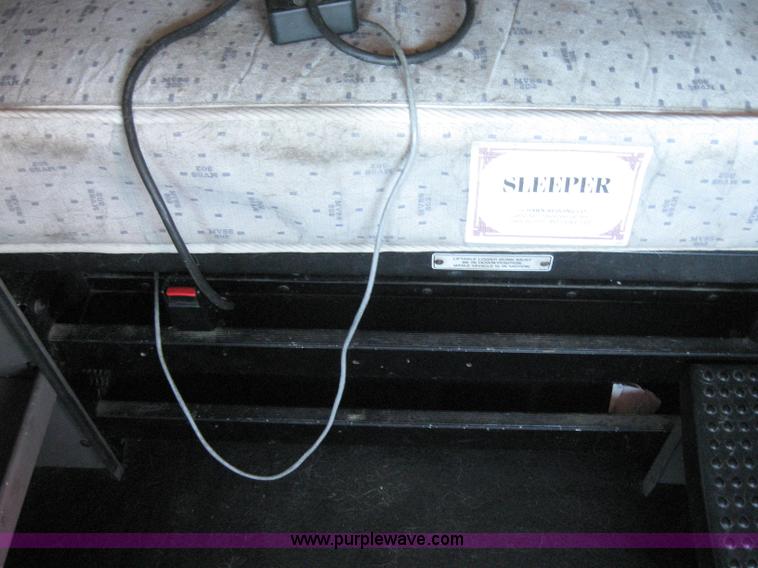 image for item 5027 2004 Kenworth T2000 semi truck