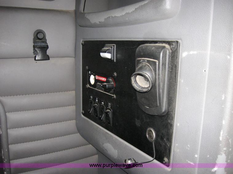 image for item 5027 2004 Kenworth T2000 semi truck