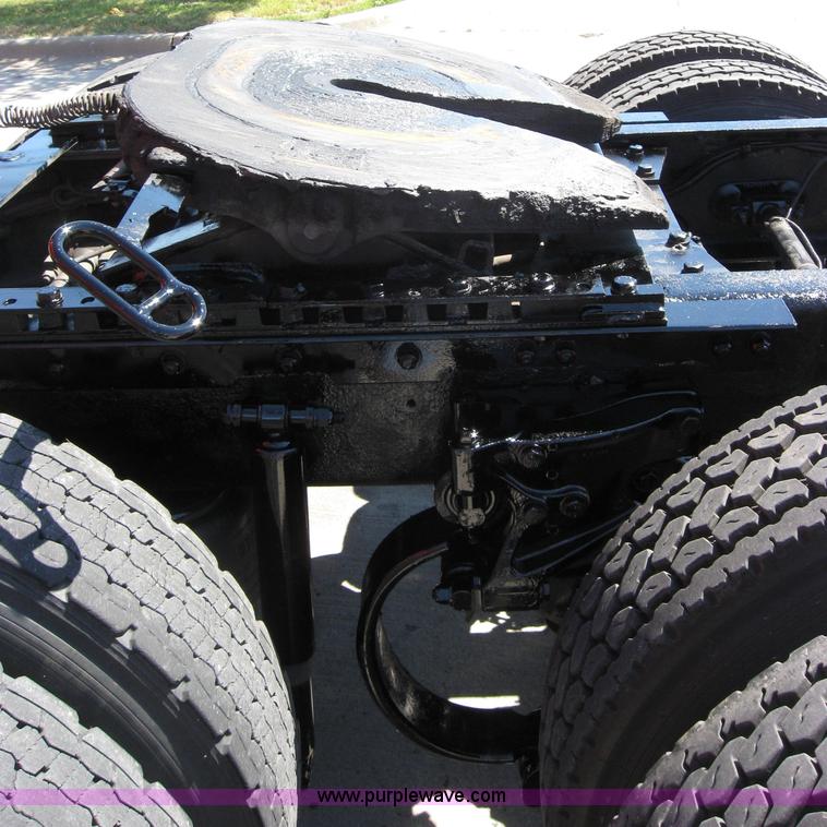 image for item 5027 2004 Kenworth T2000 semi truck