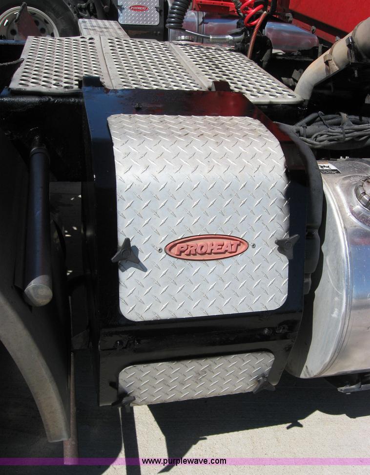 image for item 5027 2004 Kenworth T2000 semi truck