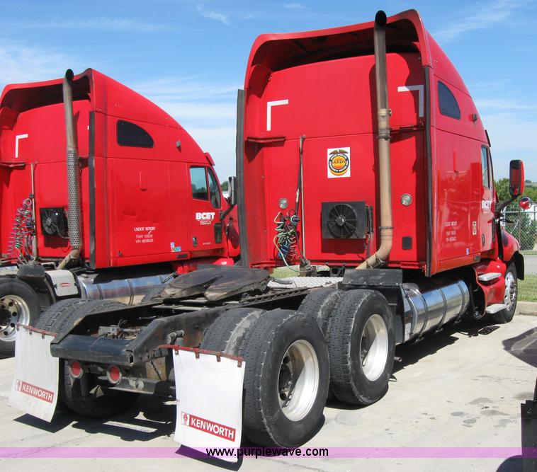 image for item 5028 2004 Kenworth T2000 semi truck
