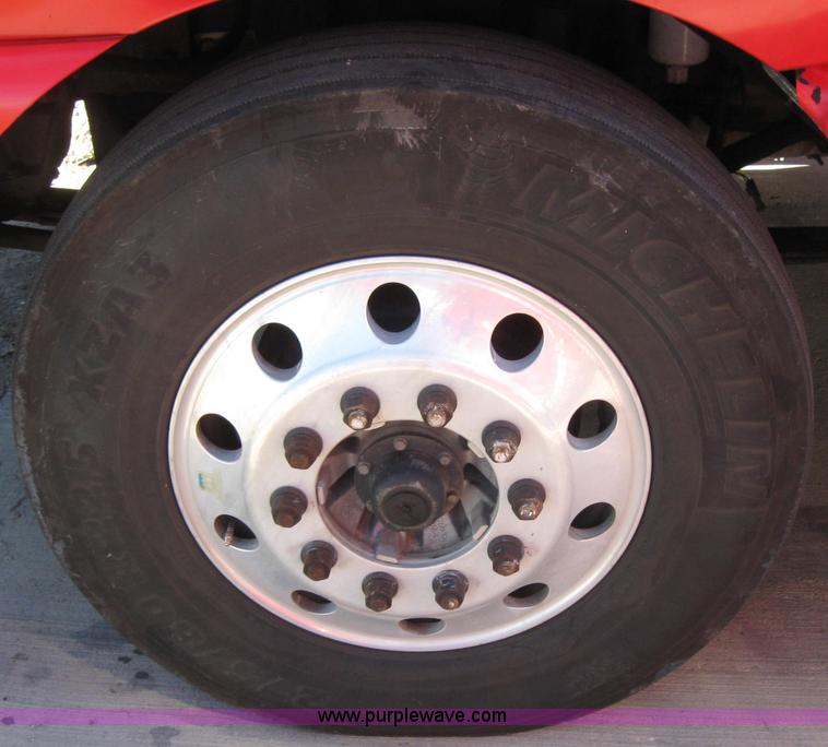 image for item 5028 2004 Kenworth T2000 semi truck