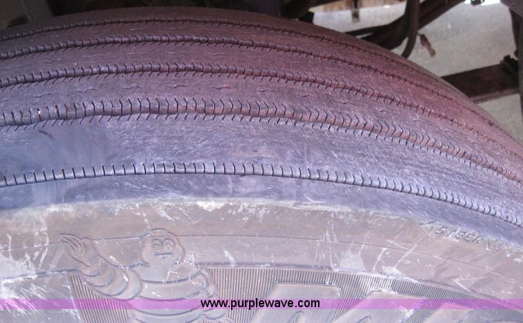 image for item 5028 2004 Kenworth T2000 semi truck