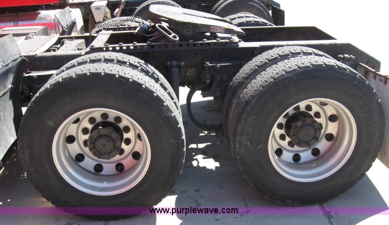 image for item 5028 2004 Kenworth T2000 semi truck