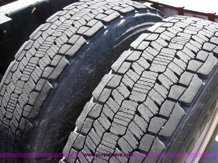 image for item 5028 2004 Kenworth T2000 semi truck