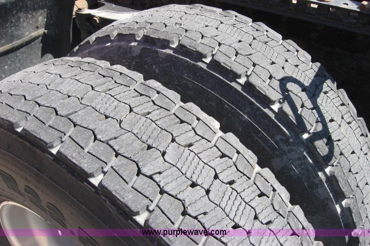 image for item 5028 2004 Kenworth T2000 semi truck