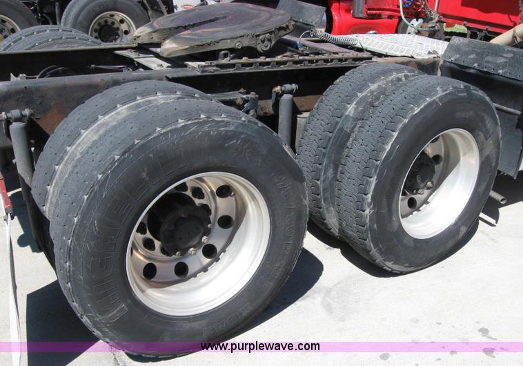 image for item 5028 2004 Kenworth T2000 semi truck