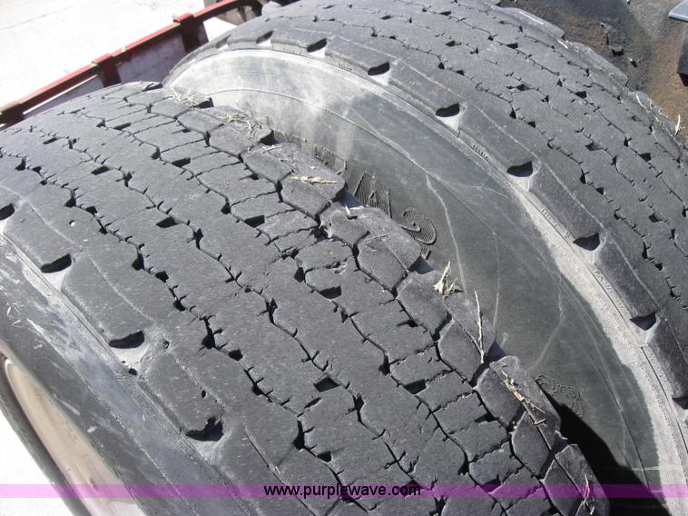 image for item 5028 2004 Kenworth T2000 semi truck