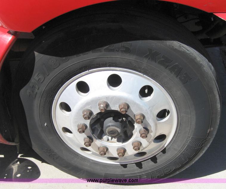 image for item 5028 2004 Kenworth T2000 semi truck