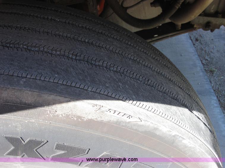 image for item 5028 2004 Kenworth T2000 semi truck