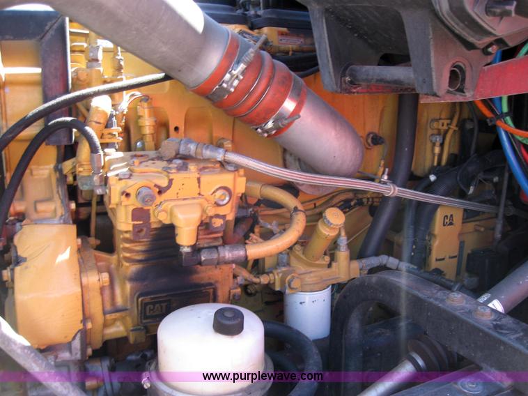 image for item 5028 2004 Kenworth T2000 semi truck