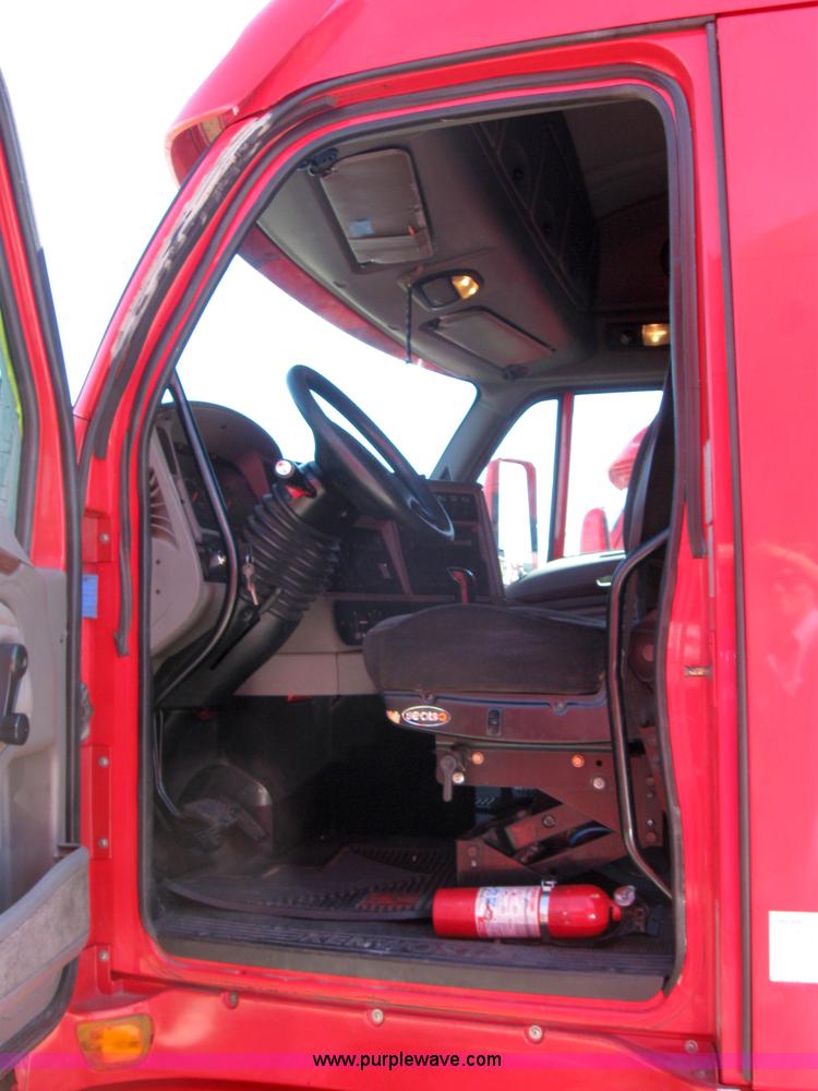 image for item 5028 2004 Kenworth T2000 semi truck