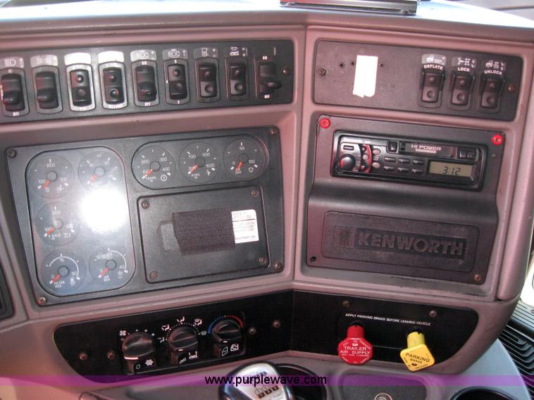 image for item 5028 2004 Kenworth T2000 semi truck