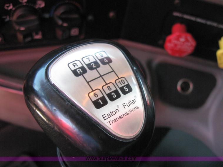 image for item 5028 2004 Kenworth T2000 semi truck