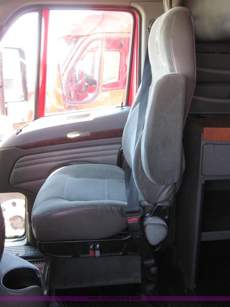 image for item 5028 2004 Kenworth T2000 semi truck