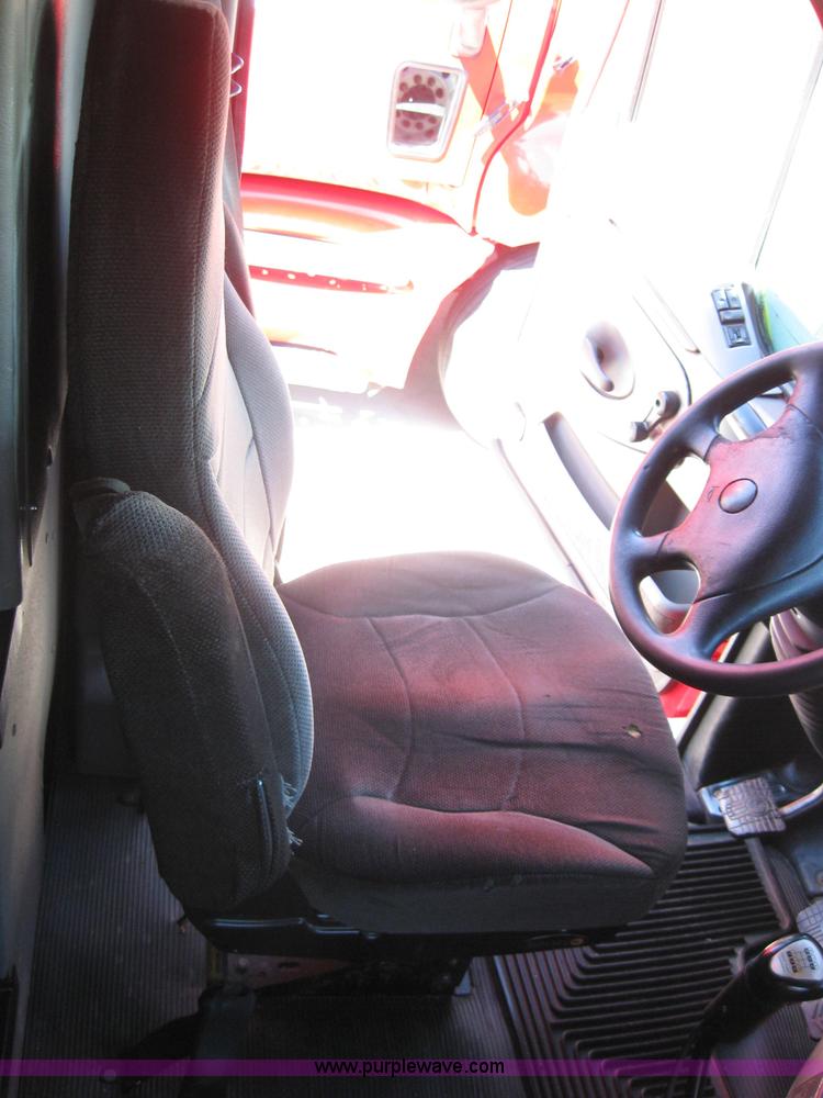 image for item 5028 2004 Kenworth T2000 semi truck