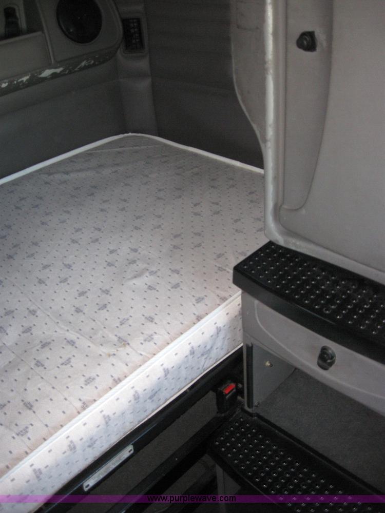 image for item 5028 2004 Kenworth T2000 semi truck