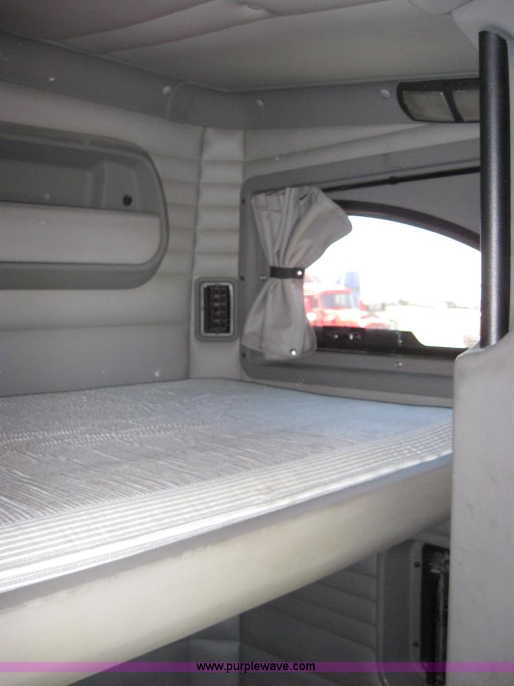 image for item 5028 2004 Kenworth T2000 semi truck